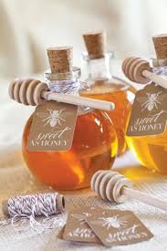 42 Wedding Favors Your Guests Will Actually Want Honey Wedding Favors Unique Wedding Favors Honey Wedding