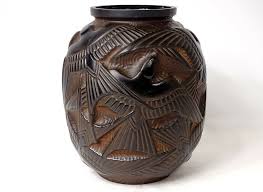 Vase Pierre D 039 Avesn Art Deco Modele Hirondelles Verre Moule Noir Marron Xxe In 2020 Lalique Art Deco Art Nouveau