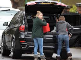 He is a scottish professional snooker player and bbc commentator stephen hendry. Exclusive Millionaire Hendry S Girl Working As 9 An Hour Cleaner Daily Star