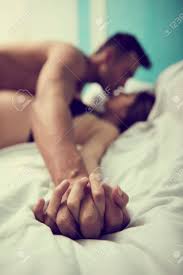 Ein Paar In Der Privatsphäre Seines Zimmers, Das Sex Auf Dem Bett Hat  Lizenzfreie Fotos, Bilder und Stock Fotografie. Image 153321971.