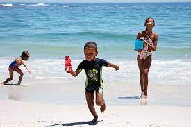 25 Fun Beach Games And Activities For Kids To Play Momjunction Fun Beach Games Beach Fun Beach Games