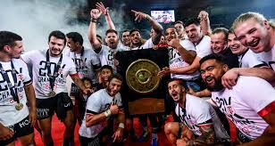 Le vingtième bouclier de brennus pour le stade toulousain. Quand Les Toulousains Cachent Les Titres De Castres Sur Le Bouclier De Brennus