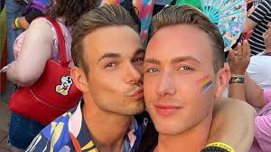 Hoera! Prince Charming-Marvin en Ferdi zijn getrouwd