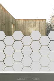 Glasdekorfolien Mit Bienenwaben Motiv Musterladen Blickdichte Folie Fur Fenster Als Sichtschutz Die Auch Noc Fensterfolie Fenster Privatsphare Fensterfolien