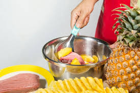 Potong daging has dalam tersebut menjadi tipis, jangan terlalu tebal dan besar. 3 Cara Membuat Daging Sapi Empuk Salah Satunya Direndam Dengan Nanas Halaman All Kompas Com