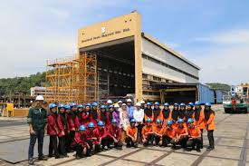 Lumut naval base 0.8 km. Kolej Vokasional Seri Iskandar Lawatan Ke Boustead Naval Shipyard Sdn Bhd