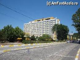 Pentru a afla ofertele si disponibilitatea, completati mai jos data de intrare, nr de nopti, transport, configuratia. La Pomul PuÈin LÄudat Nu VeniÈi Cu PrejudecÄÈi Impresii Flora Hotel Mamaia Amfostacolo