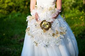 La nostra scelta di abiti spazia scegli subito il vestito da cerimonia. Bouquet Da Sposa Originali Senza Fiori 7 Idee Fai Da Te Donnad