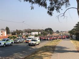 The details surrounding this incident are still sketchy, but local authorities remain on the scene for further. Ewn Reporter On Twitter Zandspruit The Group Is Making Its Way To The Honeydew Saps On Beyers Naude Drive Ce