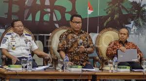 Darmaningtyas, s1 ugm ((1990), selebihnya otodidak dan mengikut berbagai pelatihan. Ini Alasan Ki Darmaningtyas Akan Gugat Klaster Pendidikan Di Uu Cipta Kerja Nasional Tempo Co