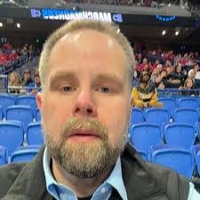 Kelly Bratton's Instagram, Twitter & Facebook