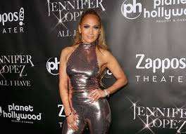 Jennifer lynn lopez (born july 24, 1969), also known as j.lo, is an american singer, actress, dancer, fashion designer, author, and producer. Core Workout Trainiere Deine Abs Wie Jennifer Lopez Fit For Fun