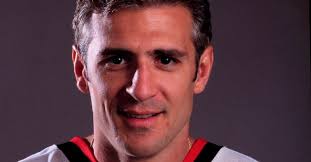 Should the Sault have a Ron Francis statue?
