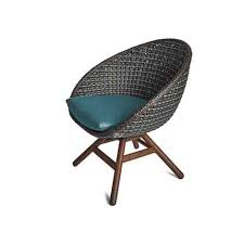 The design is inspired by woven furniture popular in central america in the 1950s and '60s and creates seating that offers stability and breathability. Jensen Leisure Nest Cushion Swivel Chair Outdoor Furniture Sunnyland Outdoor Patio Furniture Dallas Fort Worth Tx