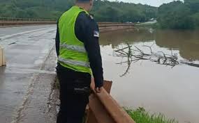 Misiones LA PROVINCIA REFUERZA EL OPERATIVO DE PREVENCI�N Y ASISTENCIA ANTE LA CRECIDA DEL PARAN�, IGUAZ� Y URUGUAY. Ante la crecida de los r�os Paran�, Iguaz� y Uruguay, el Gobierno de Misiones