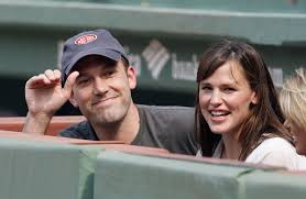 Here S The Real Reason Ben Affleck And Jennifer Garner Are Still Wearing Their Wedding Rings Ben affleck and jennifer garner have officially removed their wedding rings and are ready to move on from their marriage, sources tell us weekly.