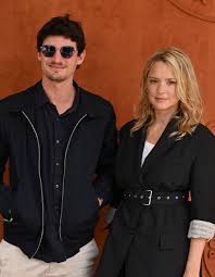 Check out the latest pictures, photos and images of virginie efira. Virginie Efira Toujours Aussi Amoureuse De Niels Nous Vivons Une Belle Histoire Qui Ne S Etiole Pas Elle