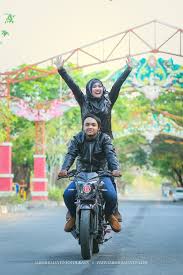 Prewedding album design 2011 2012 prewedding album design 87. Cantik Prewedding Anak Motor Cb Gallery Pre Wedding