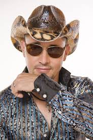 Celebrando 14 años de éxito del destacado cantante Polache