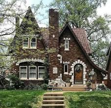 Huzur Sokagi Yasama Deger Hobiler Cottage Homes Dream Cottage House Exterior
