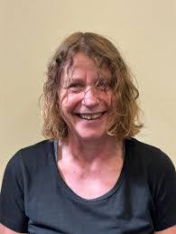 Elisha Williamson's Instagram, Twitter & Facebook