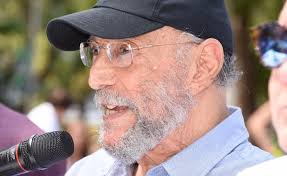 Tuvimos el privilegio de vivir un gran encuentro con Efraím Castillo,  Premio Nacional de Literatura 2025. Fue una jornada enriquecedora, llena de  palabras, arte y emoción, donde nos sumergimos en su universo