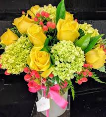 Flora Funeral Flowers Are Happy Flora Funeral Offer Sympathy Flowers Design Delivery To Funeral Home Funeral Flowers Table Flowers Table Style