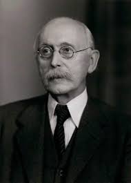 James Agate was born in Pendleton. He went to Manchester Grammar and  although academically gifted, he didn't go to university. Instead, he  worked in his father's wholesale drapers business for 17 years.