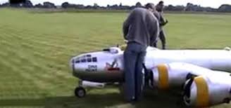 World S Largest Rc Model Airplane Rc Model Airplanes Model Airplanes Radio Controlled Aircraft