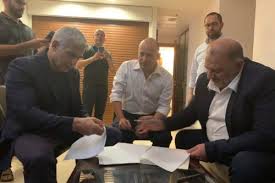 על פי הפוסט שפרסם נתניהו, ג'ורג' סורוס, אנשי לטאה וארגון האילומינטי מעורבים במחאה נגד רהמ. Ptgbzifluss7vm