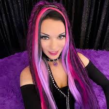 Hullooo!! 💜 If you're new here, I thought I would introduce myself so we  can get better acquainted! I'm a New Zealand-born songwriter, living in  Australia. When I first started putting my