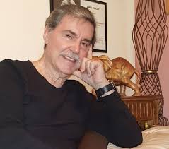 Jorge Palacios: Entre-aplausos, Entre-versos y Entre-líneas - The Wynwood Times