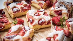 Alba ca zapada, reteta clasica de prajitura cu lamaie, cu foi fragede coapte pe dosul tavii, numita si lamaita, este una dintre cele mai indragite prajituri. Reteta Prajitura Alba Ca Zapada Cu Crema Fina De Lamaie Bucataras Tv Youtube