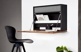 Mais il suffit de déployer son plateau rabattable, et de retourner une des chaises présentent autour de la table pour faire apparaitre un espace de travail. Espace Bureau Dans Le Salon 17 Idees Pratiques D Amenagement