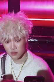 Bé nói bé có quà, xuống tìm chị Hương thì kiểu “quà đâu chị?” =))))) Cái  mặt ngơ ra trông iu thế nhòooooooo Captain Boy