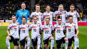Elle termine première de son groupe avec un nul contre l'italie, puis des victoires contre le danemark et l'espagne. Coupe Du Monde Feminine De Football 2019 Le Clip Decoiffant De L Equipe D Allemagne Contre
