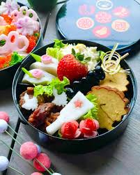 一年の始まりはおいしく華やかに！わくわくいっぱい、おせち弁当でお正月気分 | おうちごはん