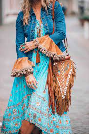 A Little Boho Chic And That Fabulous Bohemian Fringe Bag Boho Outfits Boho Fashion Boho Chic Fashion