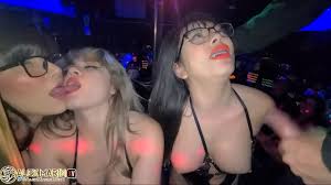 Show Anal En Público No Podrán Creer Como Lloraron Mis 3 Sumisas Enfrente  De Todos - FreePublicPorn.com