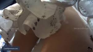 Windy upskirt no pantie in subway - UPSKIRT.TV