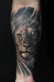lion tattoo forearm google zoeken hayvan dovmeleri erkek dovmeleri kol dovmesi