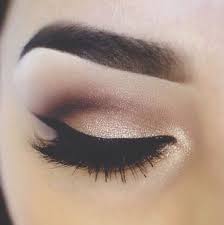 neutral smoky eye with winged liner