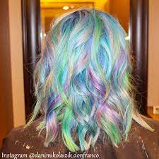 Unicorn hair ed il web impazzisce per i capelli color unicorno, eccovi alcuni tra i look pi. Tendenza Unicorn Hair Capelli Coloratissimi Estetica It