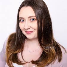 Cassandra Goss's Instagram, Twitter & Facebook