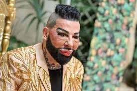 Wäre gerne so mutig und selbstbewusst wie Harald Glööckler, der andere  bodyshamed, während er so aussieht.