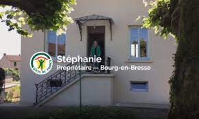 En lisière de campagne au calme, à proximité du village médiéval, gîte agréable et bien équipé, mitoyen au studio de la propriétaire sur un terrain clos de 550m². Rencontrez Les Proprietaires Gites De France Gites De France