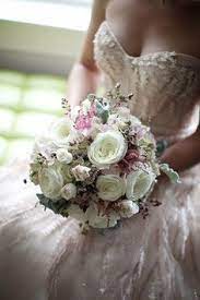 Sappiamo tutti che il bouquet da sposa è un vero e proprio accessorio, che va abbinato all' abito ma anche alla figura della sposa, proprio come ogni donna. 130 Idee Su Bouquet Sposa Bouquet Da Sposa Bouquet Bouquet Di Orchidee