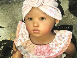 Louisa by Sigrid Bock is now completed. She is going home bald so she is  wearing a little hat in her photos 💓 hope you enjoy them 🌼🌸🌿