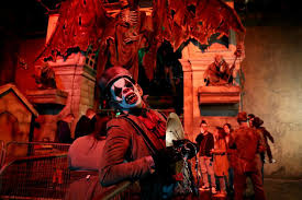 There are a few extreme haunted houses around the country that will test you both psychologically dubbed the gates of hell, this horrifying ordeal exposes you, the victim, to hellish scenes that are scarehouse's the basement is another extreme haunted attraction for the most daring of patrons. Haunted Houses Have Gone Hollywood If You Don T Have High Tech Zombie Robots You Ve Been Left For Dead Chicago Tribune