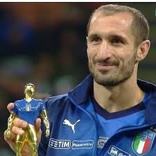 Find the perfect giorgio chiellini stock photos and editorial news pictures from getty images. Pin De Abade En Giorgio Chiellini Capitan Italia